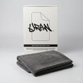 Prosop Nano Weave 1200 GSM lângă cutia Urban Clean Nano Weave Microfiber Towel